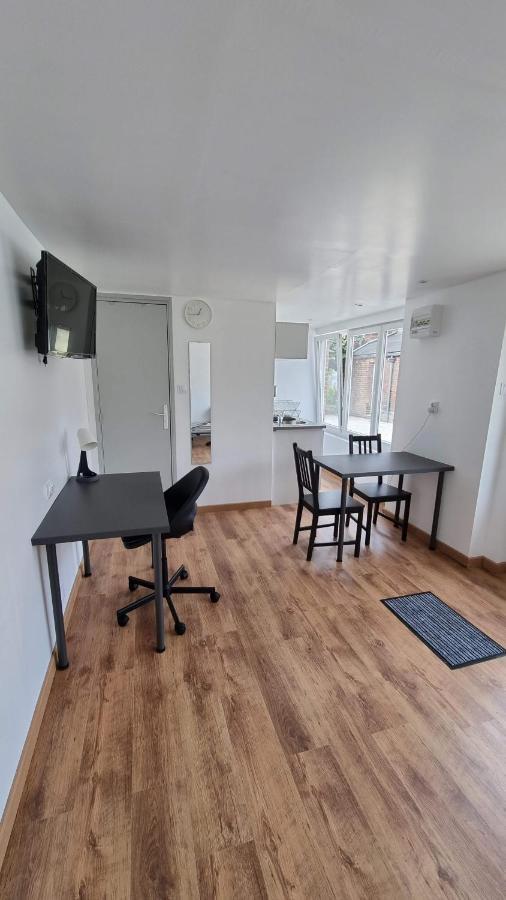 Studio En Rez-De-Chaussee - Le Petit Chateau Avesnois - Tv - Wifi - Logement Entier Avesnes-sur-Helpe Exterior photo