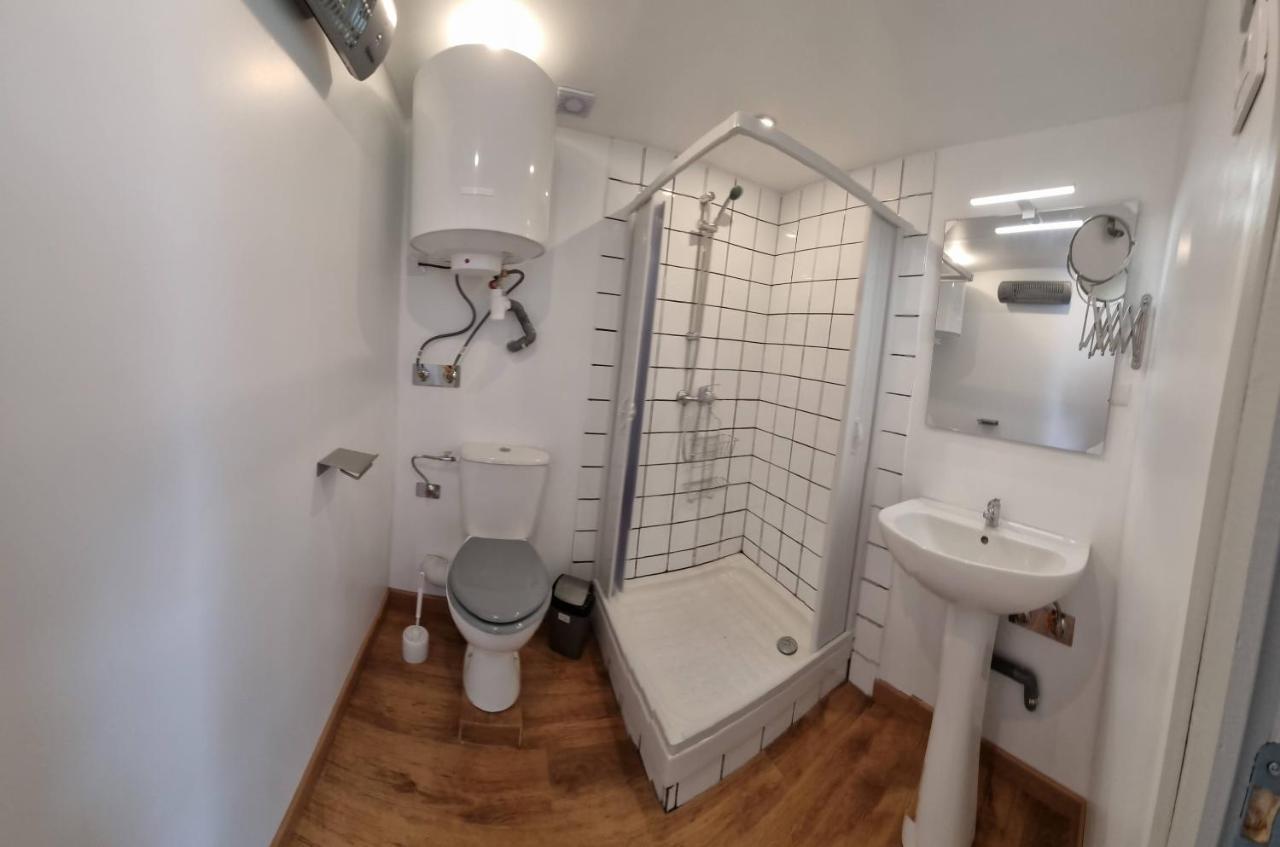 Studio En Rez-De-Chaussee - Le Petit Chateau Avesnois - Tv - Wifi - Logement Entier Avesnes-sur-Helpe Exterior photo